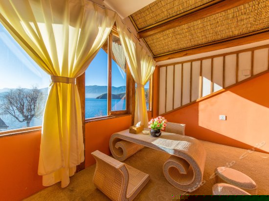 日姹·湖景露台复式房