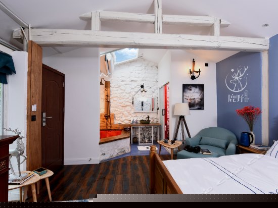 鹿伍庭院天窗情侣大床房