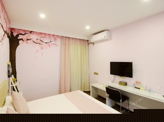 浪漫主题大床房