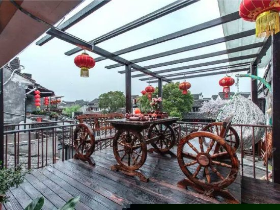 88临河阳台大床房