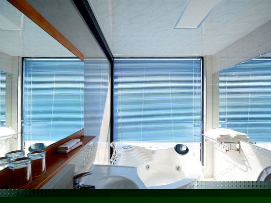 高层豪华海景大床房