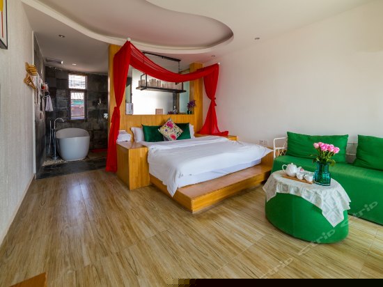 浴缸舒适大床房