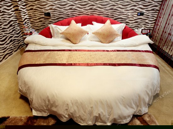 豪华情侣主题房