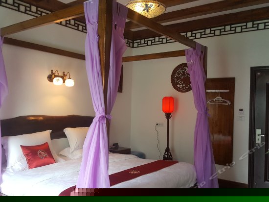 凤栖花语-观景阳台超级大床房