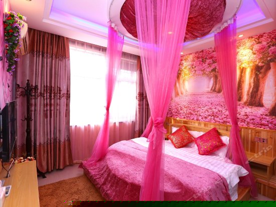 302粉色邂逅圆床房