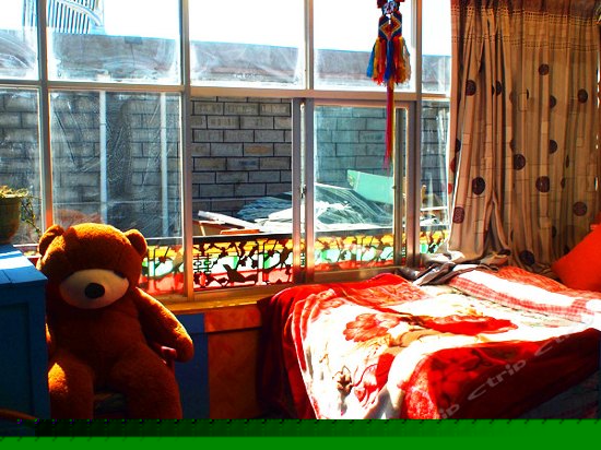 紫色高贵阳光大床房