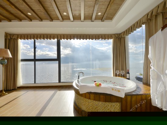 三楼豪华复式海景套房