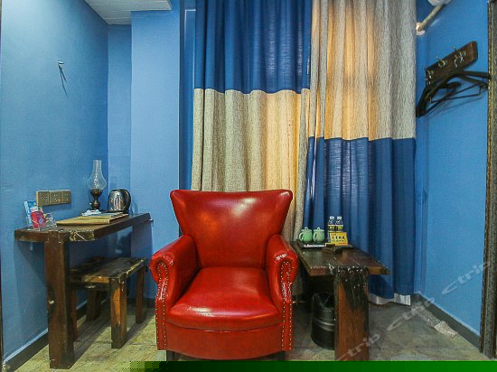 蔚蓝实光大床房