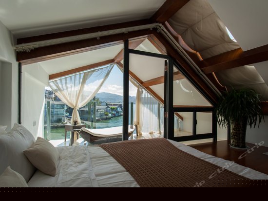 海景阁楼大床房苍洱