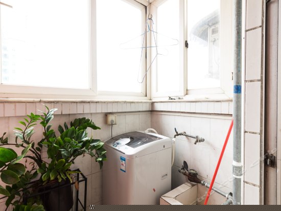 高层精装四房一厅