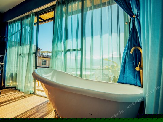 独立阳台浴缸海景房