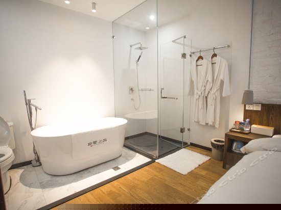 既明精致临院房