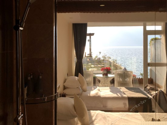 清塘40°阳台海景榻榻米双床房