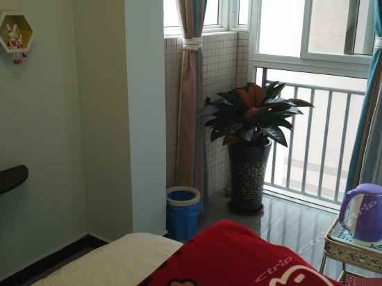 阳光豪华大床房