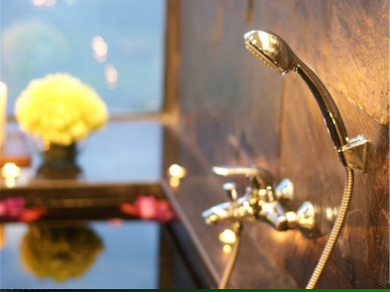 至尊蜜月海景大床房