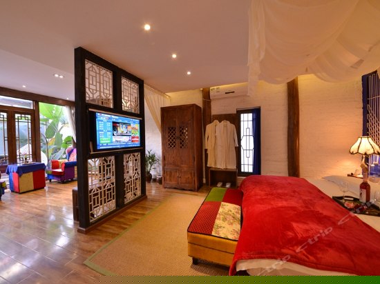 花月夜东南亚大床房