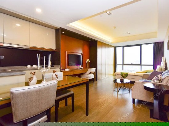 城景温馨大床房