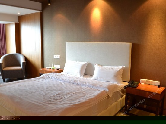 喜年豪华大床房(中宾)