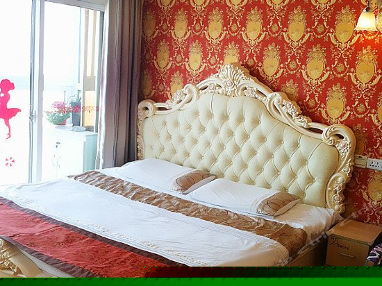 豪华飘窗观海大床房