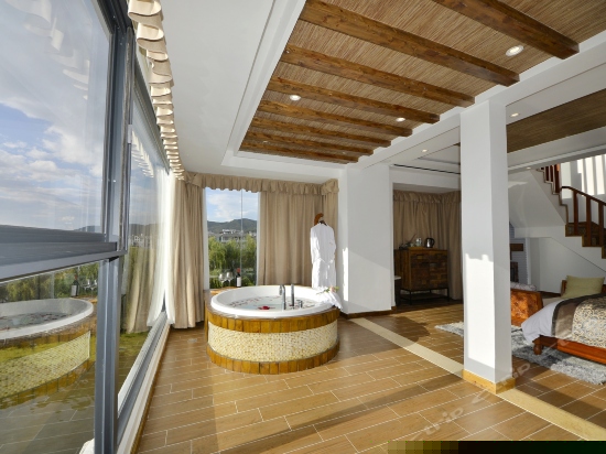 豪华海景套房-东南亚风格