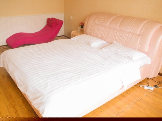 时尚豪华大床房