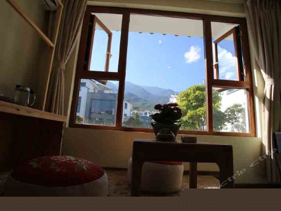 云巢豪华榻榻米观苍山情趣房