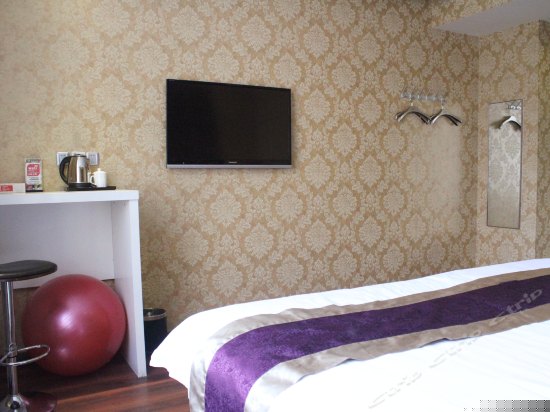 豪华商务大床房