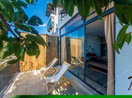 山居院林荫露台海景房