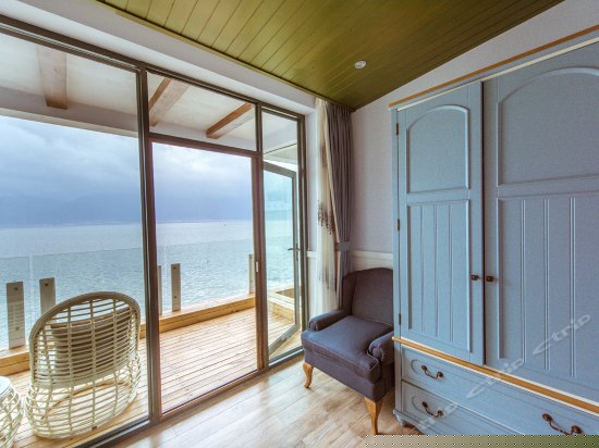 英伦清新海景大床房