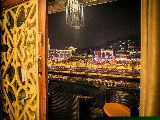 阿拉丁（江景阳台大床房）