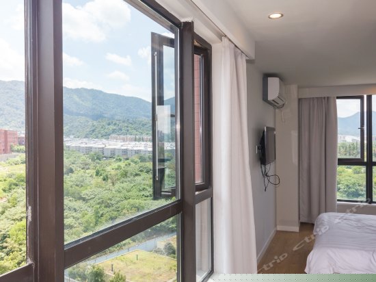 阳光高级大床房