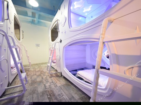 温馨太空舱男生八人间(无窗)