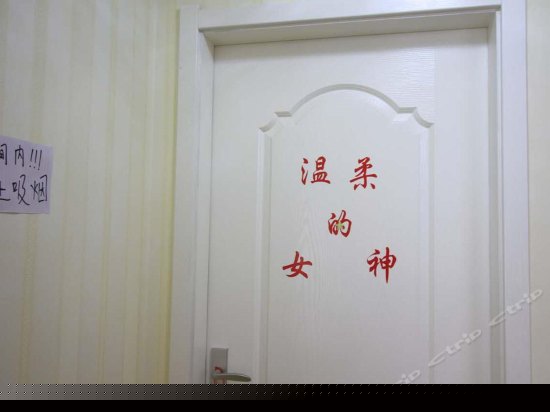 女生四人床位间