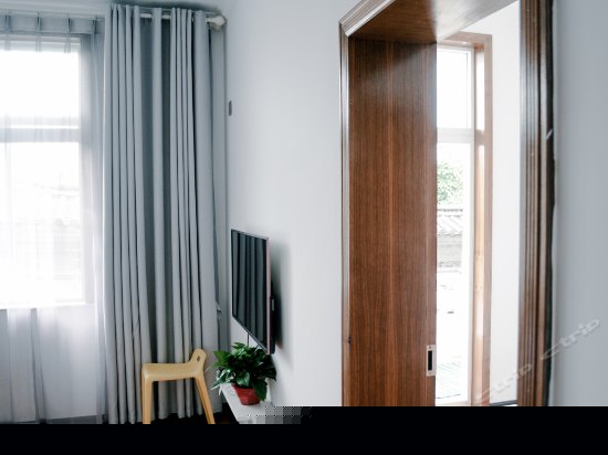 南北一号阳台绿色间