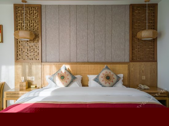 且行湖景大床房