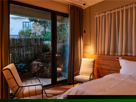 庭院海景大床房