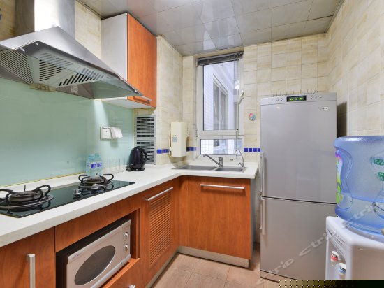 豪华开间大床房