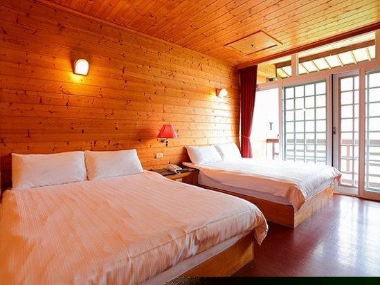 原木景观四人房