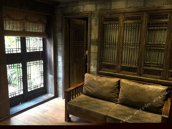 花园复式豪华月光套房