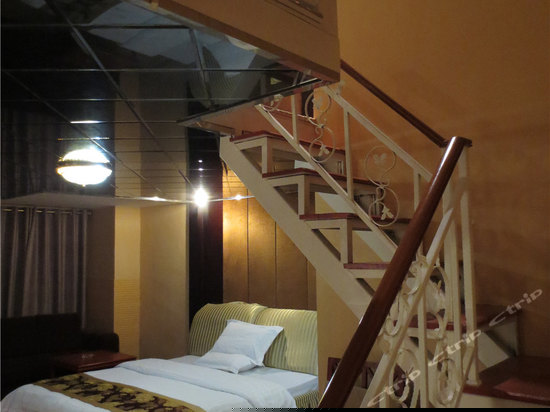 跃层三床机麻房