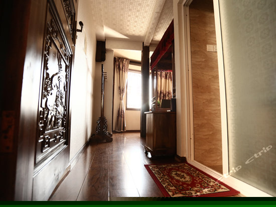 豪华雕花大床房