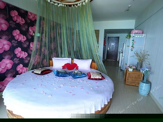 电脑豪华海景圆床房