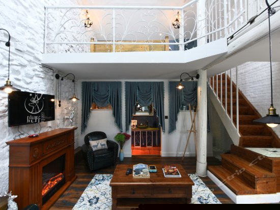 鹿陆复式星空大床房