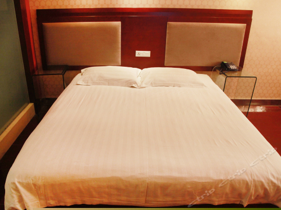 豪华商务大床房