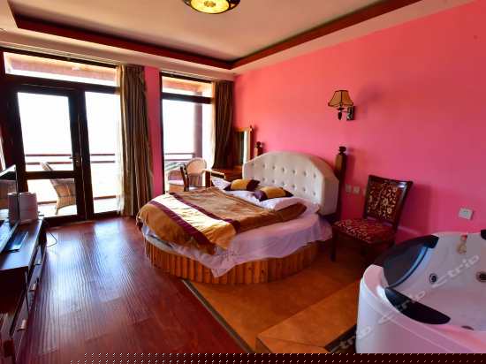 湖景情趣圆床房