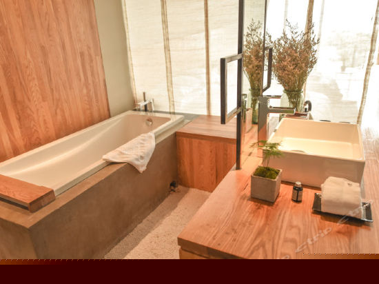 最美洱海阳台海景家庭房