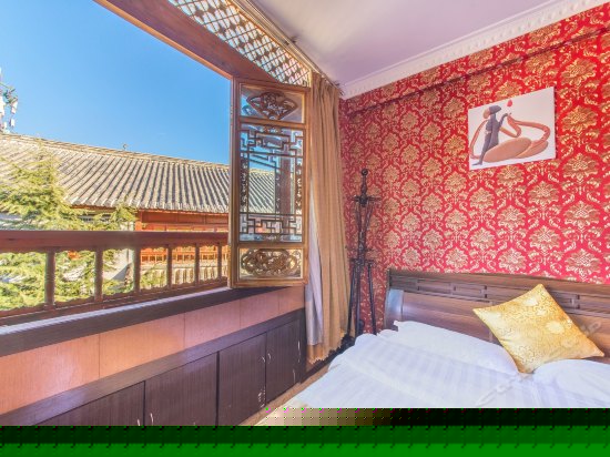 二楼豪华墨韵家庭房