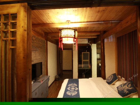 3楼豪华独立观景阳台全景大床房