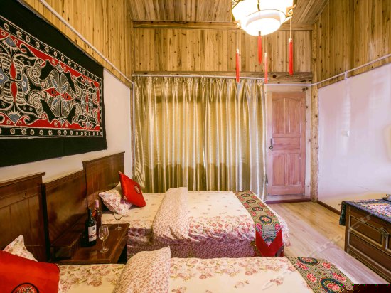 二楼阳光天窗双床房