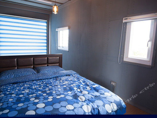 摩登工业四人房